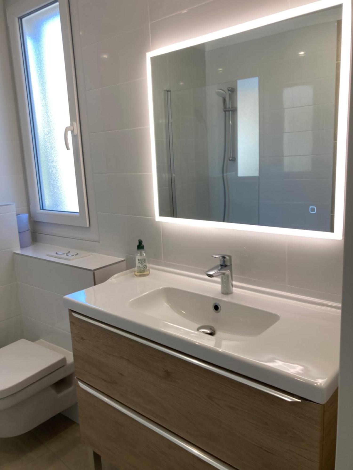 Chambre Parentale , Salle De Bain Privee, Acces Plages & Vue Mer Du Salon Dans Appartement Partage Chez L'Habitant ,, Master Bedroom, Private Bathroom, Beach Access & Sea View Канни Екстер'єр фото