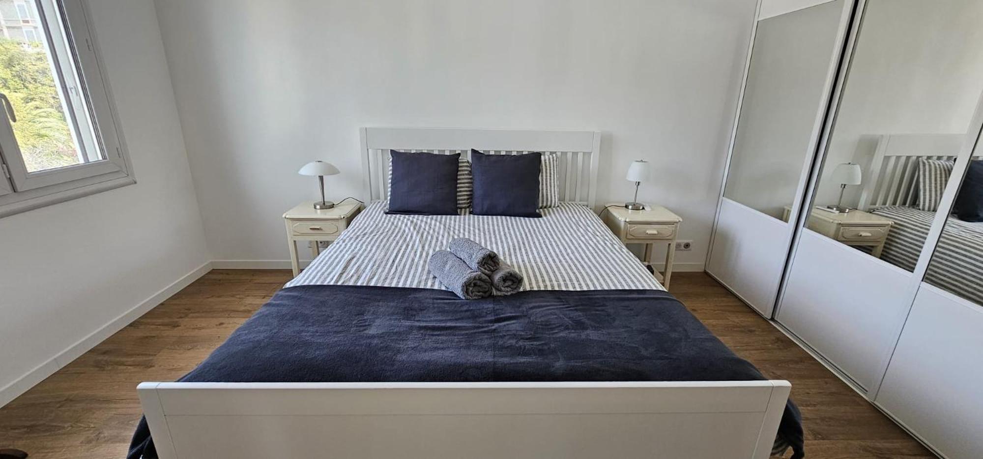 Chambre Parentale , Salle De Bain Privee, Acces Plages & Vue Mer Du Salon Dans Appartement Partage Chez L'Habitant ,, Master Bedroom, Private Bathroom, Beach Access & Sea View Канни Екстер'єр фото