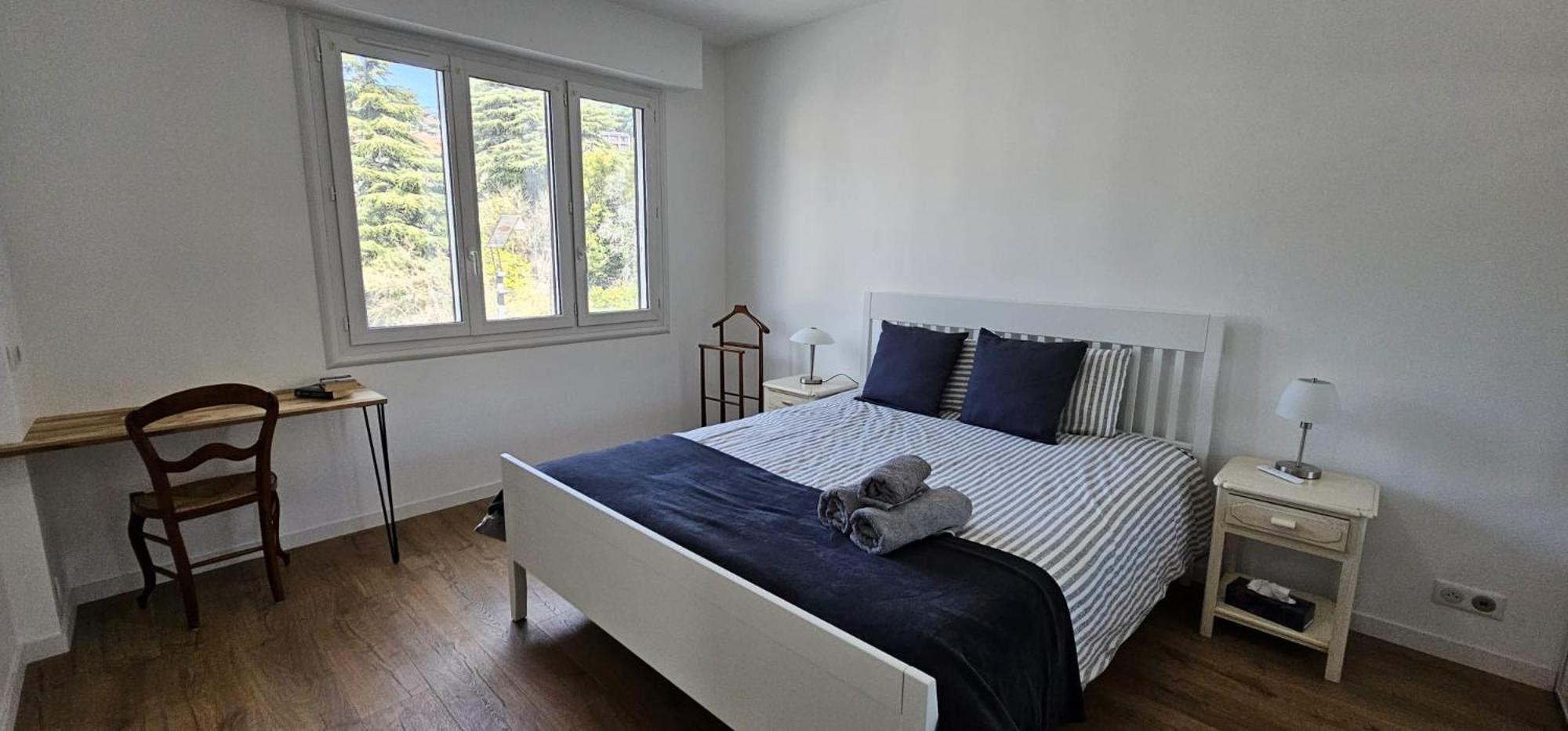 Chambre Parentale , Salle De Bain Privee, Acces Plages & Vue Mer Du Salon Dans Appartement Partage Chez L'Habitant ,, Master Bedroom, Private Bathroom, Beach Access & Sea View Канни Екстер'єр фото