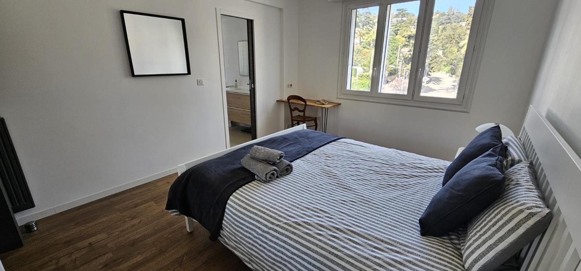 Chambre Parentale , Salle De Bain Privee, Acces Plages & Vue Mer Du Salon Dans Appartement Partage Chez L'Habitant ,, Master Bedroom, Private Bathroom, Beach Access & Sea View Канни Екстер'єр фото